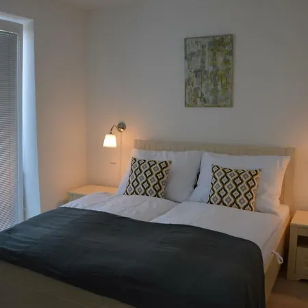 Charlie * Bešeňová